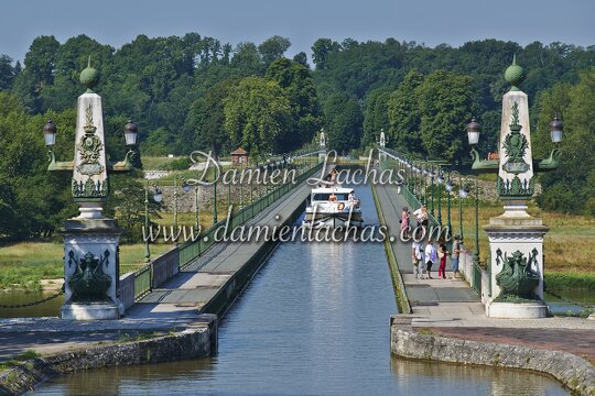 dt bourgogne centre juillet2014 briare pont canal 022