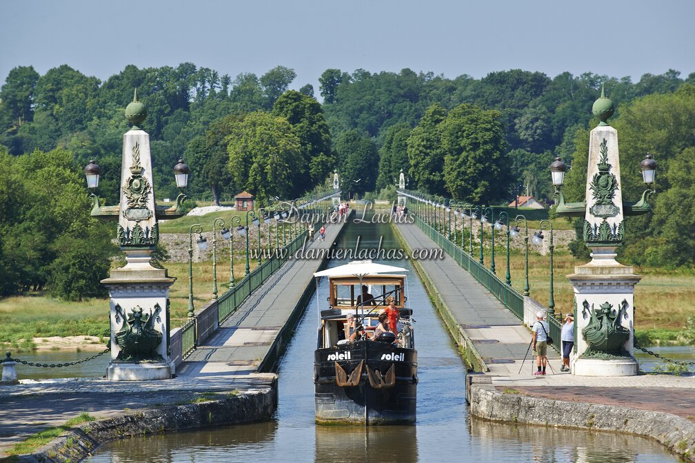 dt_bourgogne_centre_juillet2014_briare_pont_canal_053.jpg