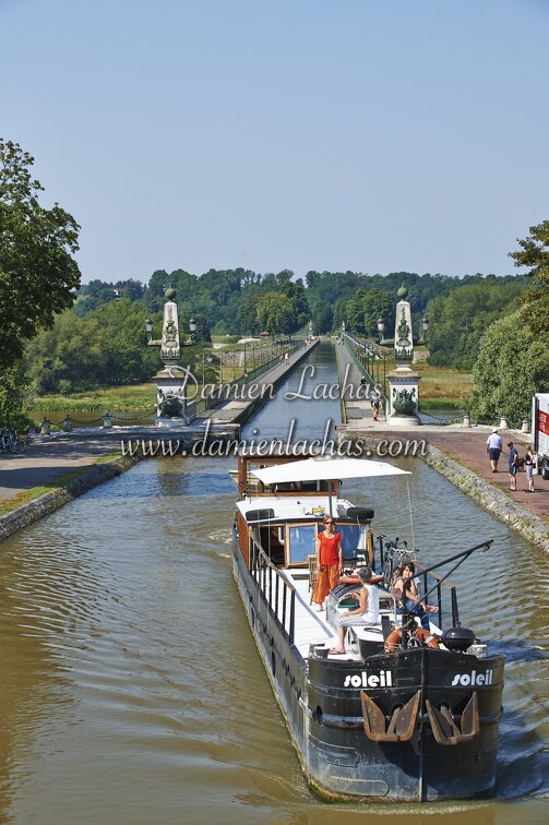 dt_bourgogne_centre_juillet2014_briare_pont_canal_056.jpg