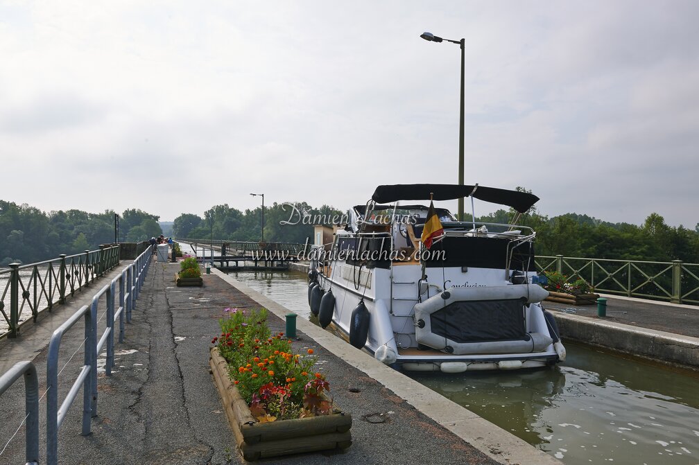 dt_bourgogne_centre_juillet2014_guetin_pont_canal_005.jpg