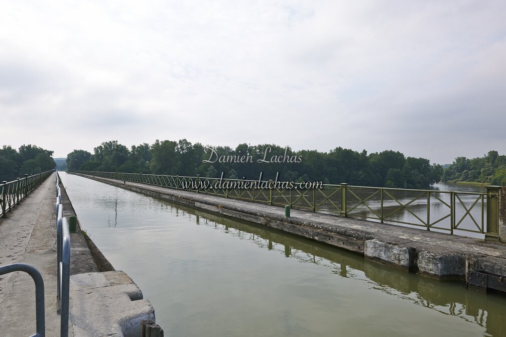 dt_bourgogne_centre_juillet2014_guetin_pont_canal_007.jpg