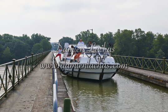dt bourgogne centre juillet2014 guetin pont canal 015