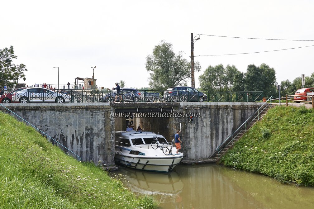 dt_bourgogne_centre_juillet2014_guetin_pont_canal_025.jpg