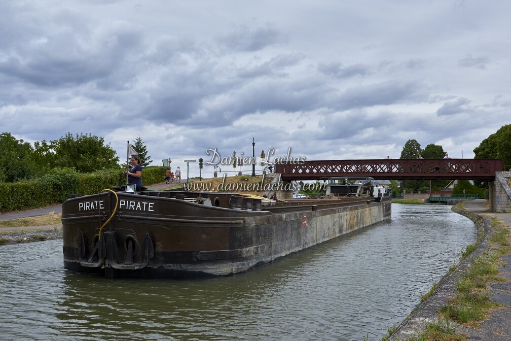 vnf_canal_lateral_loire_commerce_002.jpg