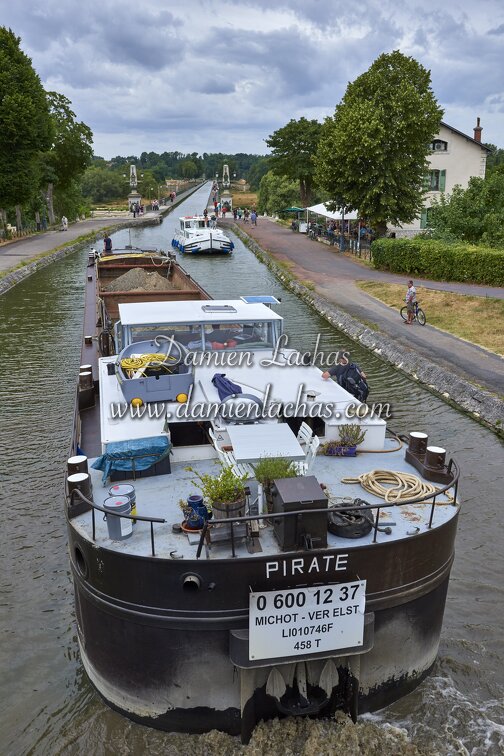 vnf_canal_lateral_loire_commerce_003.jpg