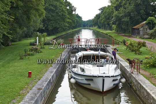dt bourgogne centre juillet2014 canal nivernais tannay 004
