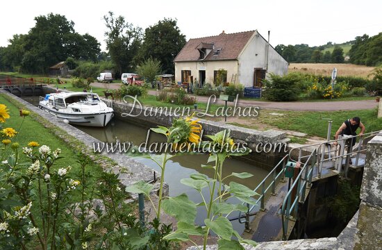 dt bourgogne centre juillet2014 canal nivernais tannay 007