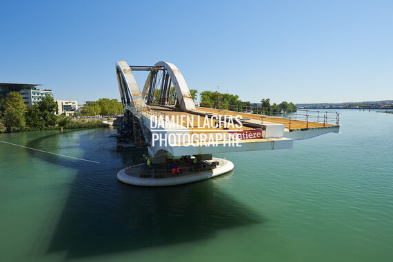 dl pose pont raymond barr confluence 001