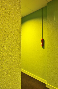 dl vue fermee couloir mur jaune