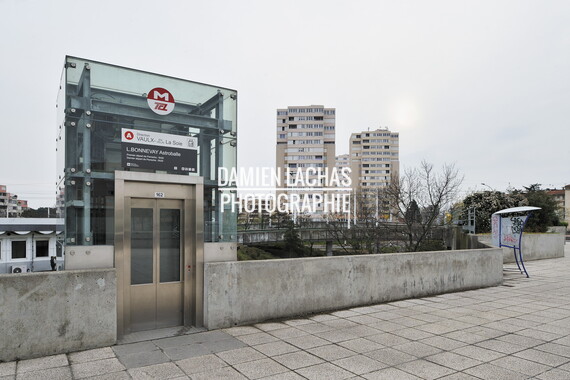 metro lyon station laurent bonnevay 001
