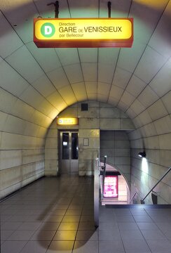 metro lyon station vieux lyon 010