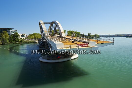 dl pose pont raymond barr confluence 001
