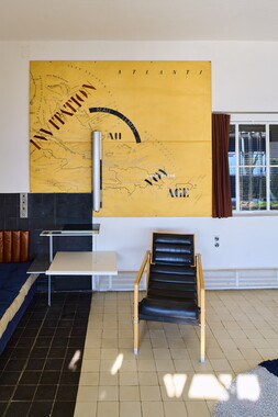 cmn cap moderne photo villa e1027 007 villa salon