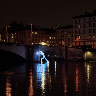 fetes lumiere 2019 colosse saone pont napoleon 002