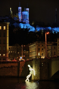 fetes lumiere 2019 colosse saone pont napoleon 004