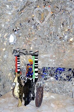 jardin des tarots niki saint-phalle imperatrice le chariot 001