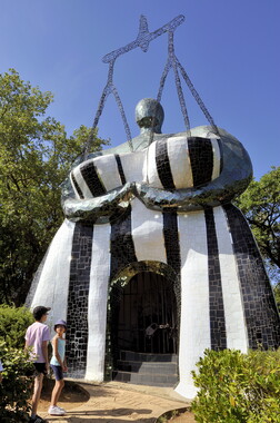 jardin des tarots niki saint-phalle la justice 001