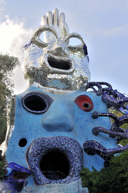 jardin des tarots niki saint-phalle le magicien la papesse 008
