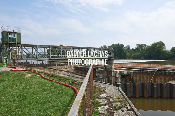 dt bourgogne centre juillet2014 ecluse-barrage-lorrins 011