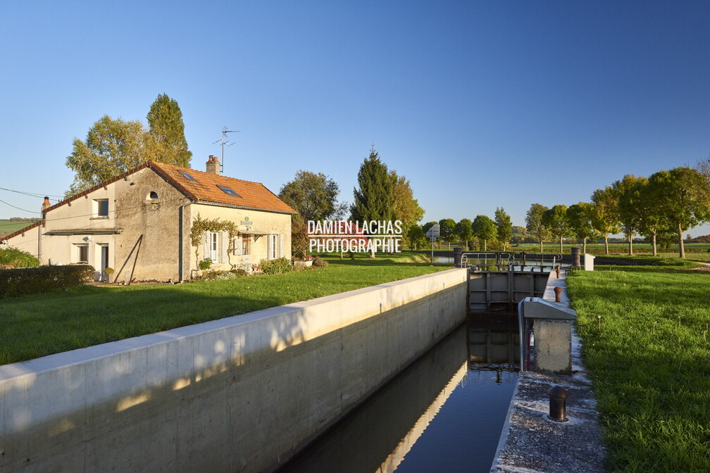 La maison éclusière 5 versant Seine du Canal de Bourgogne à Pouilly-en-Auxois vnf_dtcb_canal_bourgogne_pouilly-auxois_009.jpg