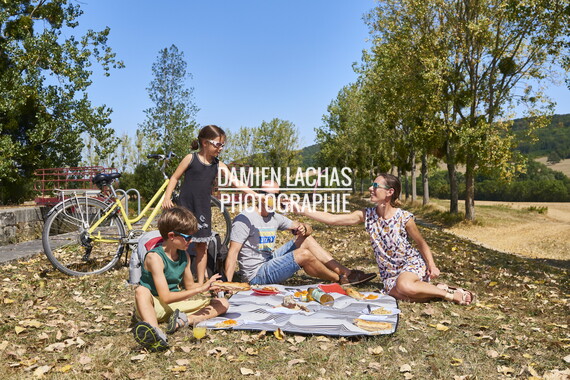 vnf dtcb cb lodges canal figurants piquenique 009