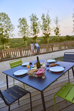 vnf dtcb cb lodges canal figurants repas 002