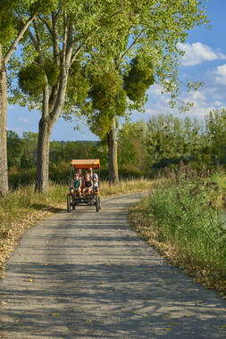 vnf dtcb cb lodges canal figurants rosalie 006