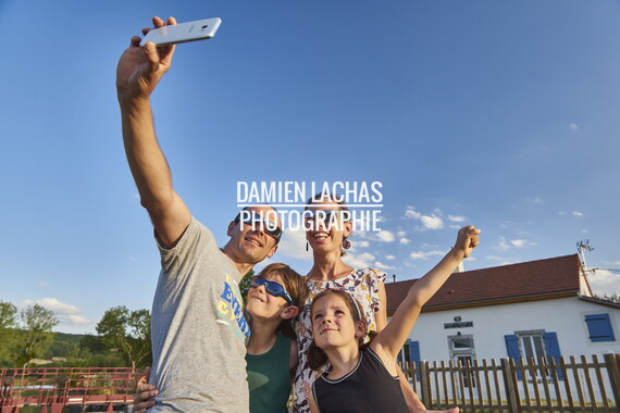 vnf dtcb cb lodges canal figurants selfie 005