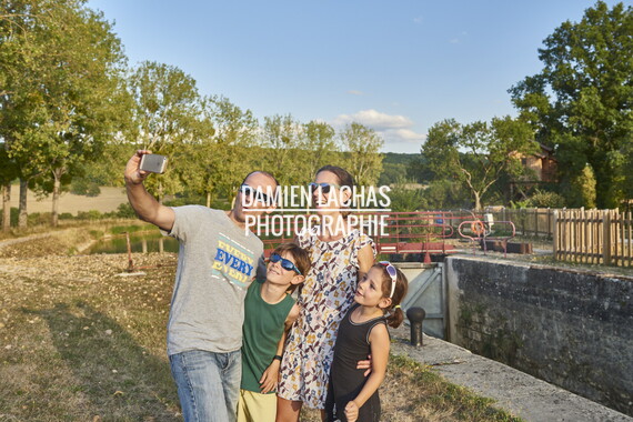 vnf dtcb cb lodges canal figurants selfie 007