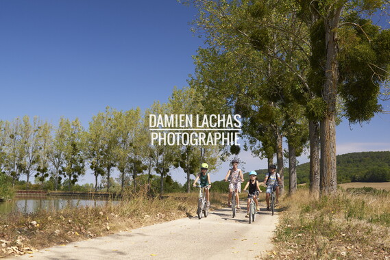 vnf dtcb cb lodges canal figurants velo 001