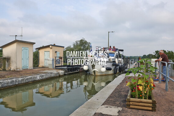 dt bourgogne centre juillet2014 guetin pont canal 008