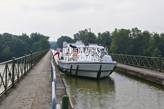 dt bourgogne centre juillet2014 guetin pont canal 015