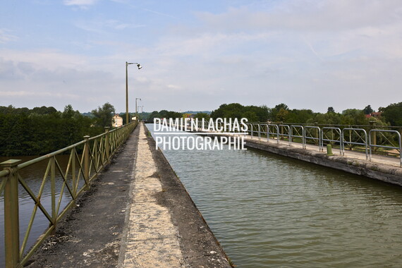 dt bourgogne centre juillet2014 guetin pont canal 031