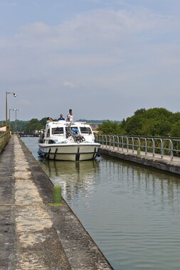 dt bourgogne centre juillet2014 guetin pont canal 034