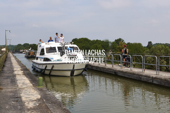 dt bourgogne centre juillet2014 guetin pont canal 035