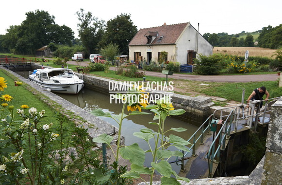 dt bourgogne centre juillet2014 canal nivernais tannay 007
