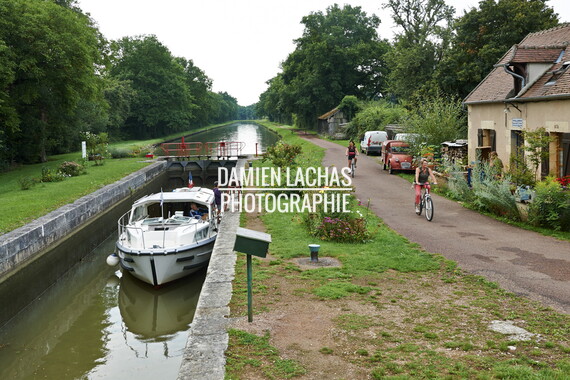 dt bourgogne centre juillet2014 canal nivernais tannay 008
