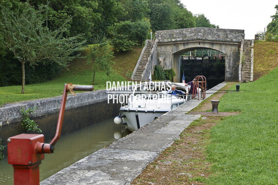 dt bourgogne centre juillet2014 canal nivernais tannay 012