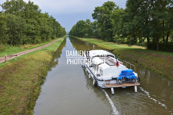 dt bourgogne centre juillet2014 canal nivernais tannay 014