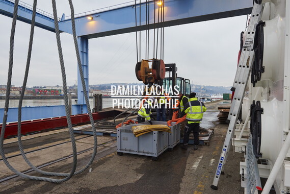 12 vnf navigation saone janv2015 infrastucture portuaire lyon 017