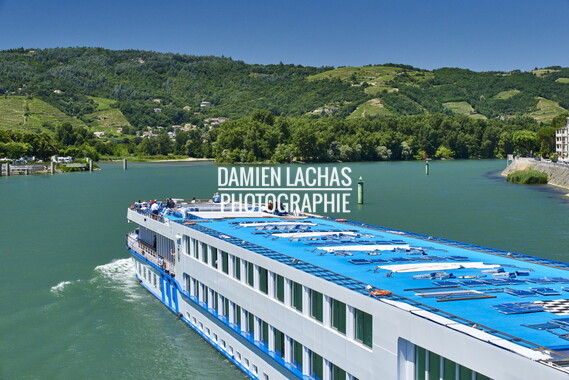 vnf navigation rhone divers paquebot tournon 007