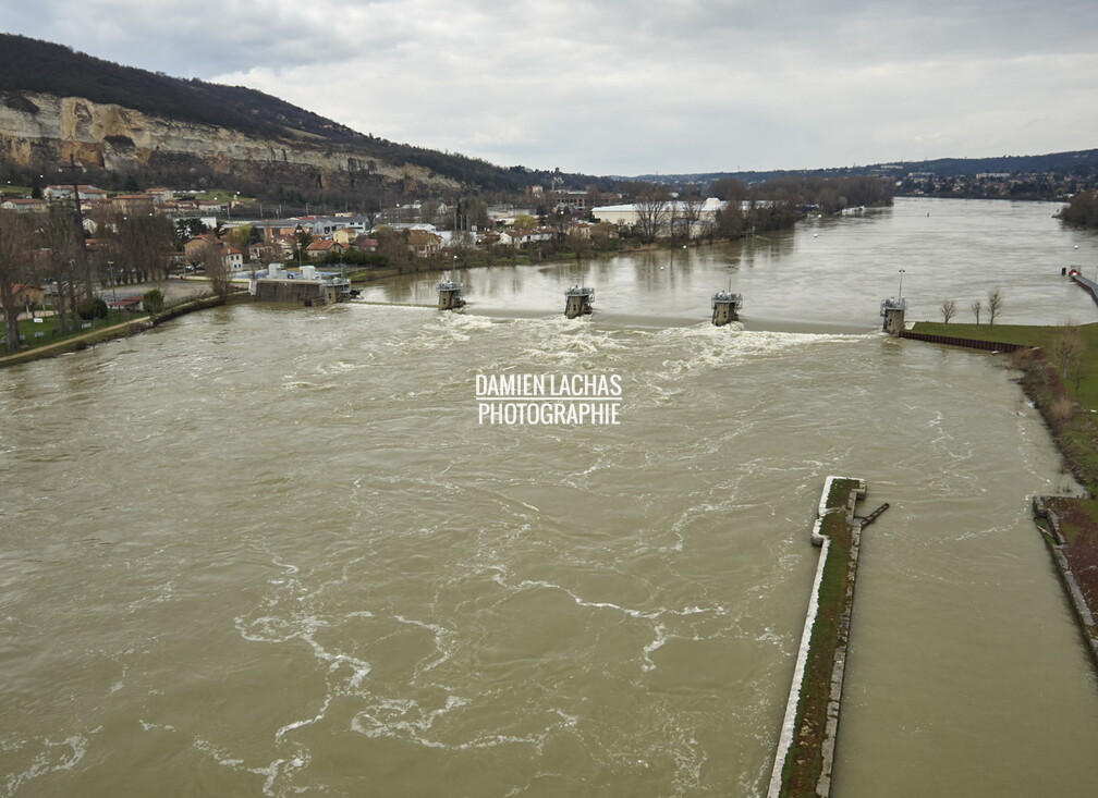 vnf_dtrs_barrage_couzon_photo_aerien_001.jpg