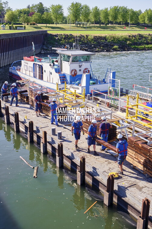 Débartardage au barrage d'Ormes sur la Saone après vérification des clapets. vnf_dtrs_barrage_ormes_travaux_debatardage_020.jpg