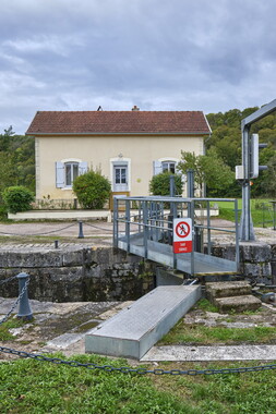 vnf dtrs gite peche vanne exterieur 006