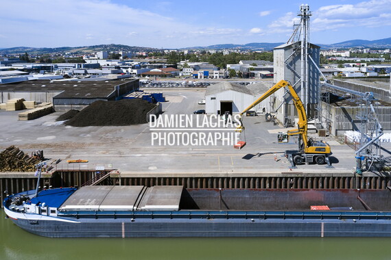 vnf dtrs port villefranche dechargement metaux aerien 004
