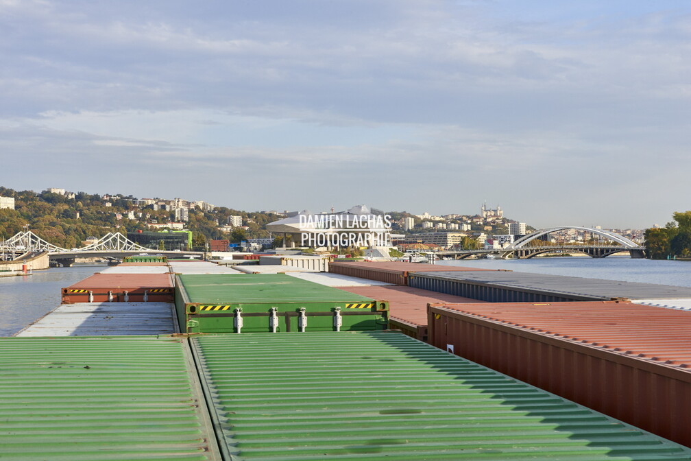 Remontée de la Saône du port Edouard Herriot (Rhône) à l'écluse de Rochaitllée-sur-Saône à bord du porte-conteneurs Le Camël. ici à la confluence Rhône-Saône. vnf_dtrs_saone_container_camael_photo_015.jpg