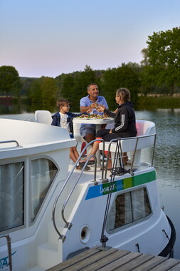 vnf dtrs scey st albin repas bateau 003
