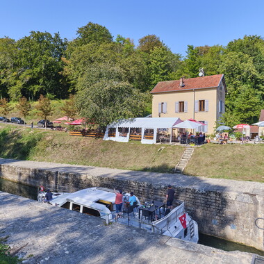 vnf dtrs scey st albin restaurant 002