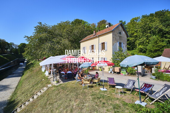 vnf dtrs scey st albin restaurant 003