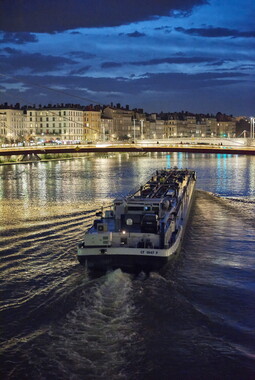 vnf lyon saone trafic fluvial lyon nuit 016